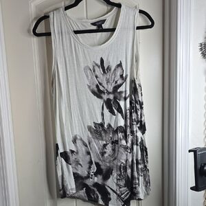 Simply Vera Vera Wang Gray and White Floral Tank Top